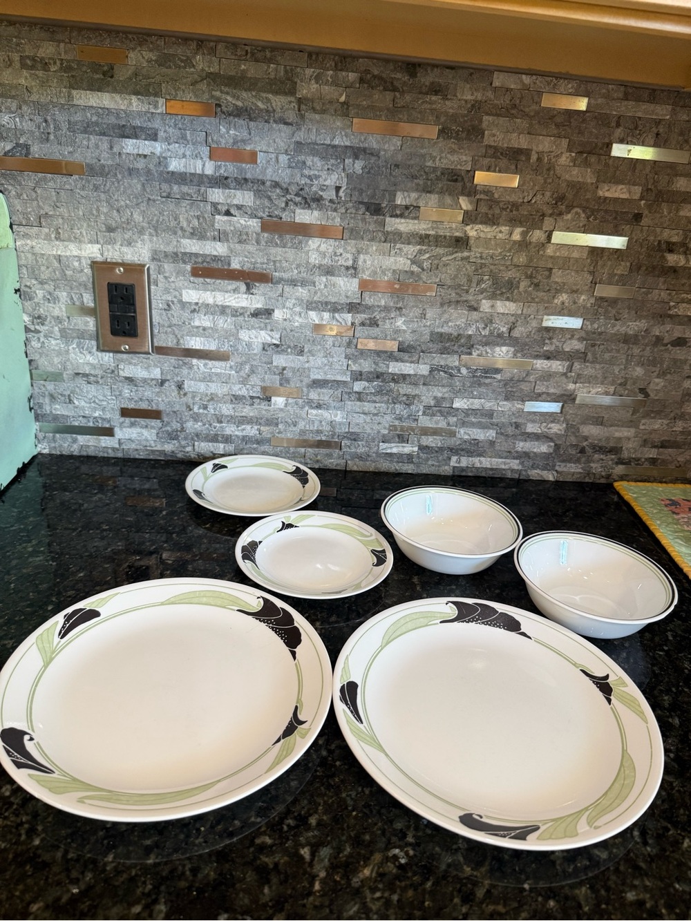 Vintage Black Orchid 6 Piece Corelle Dinnerware Set